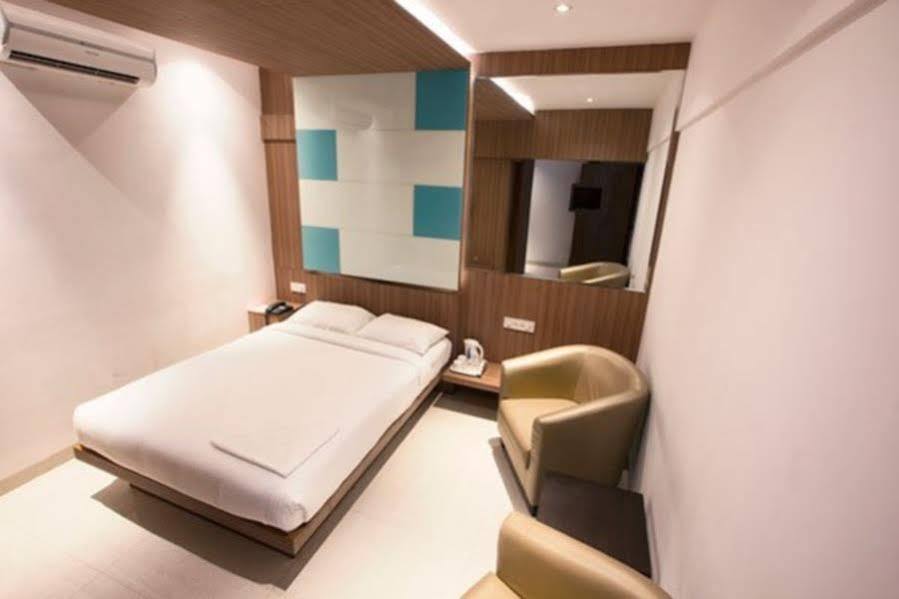 Itsy Hotels Hiland Suites Bangalore Esterno foto